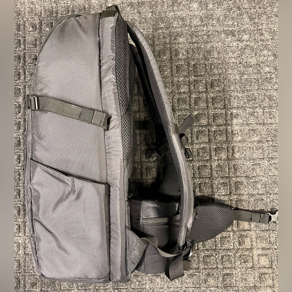 Thule EnRoute Camera Backpack - Picture 5 of 6